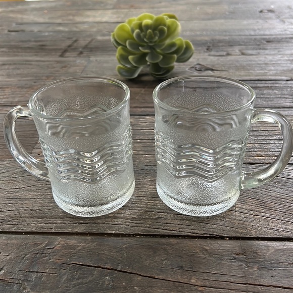 Vintage Other - 🎁 4/$25 - 🌟HOST PICK!🌟 VINTAGE retro zig-zag pressed glass mugs